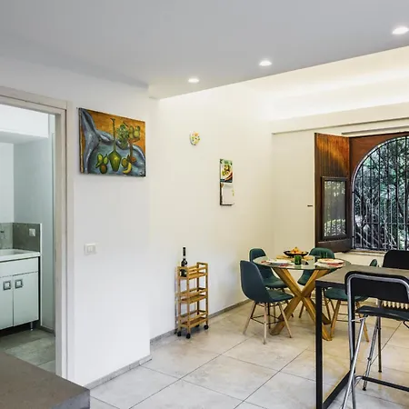 Euphorbia By Wonderful Italy Apartment Catania